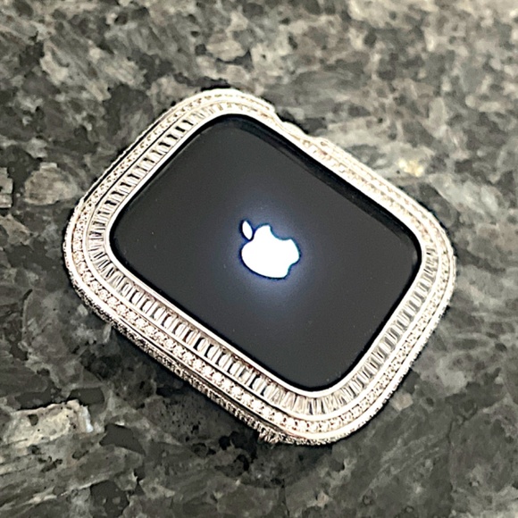 New Apple Watch case in 14k white gold set with baguette and rounds - Picture 4 of 5